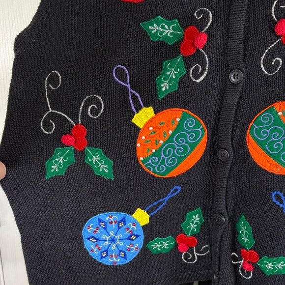 NWT Bobbie Brooks Black Sweater Vest with Colorful Ornaments Sz Large - Picture 6 of 11
